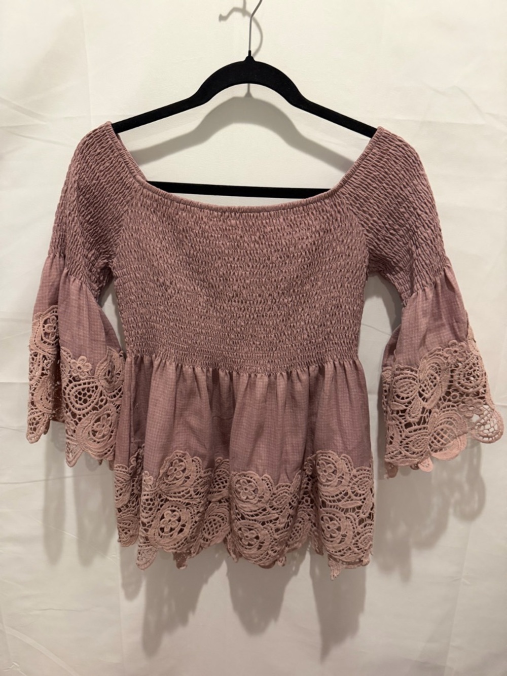 NWT Allie Rose Smocked Off-Shoulder Peplum mauve Blouse with bell sleeves.sizeS.